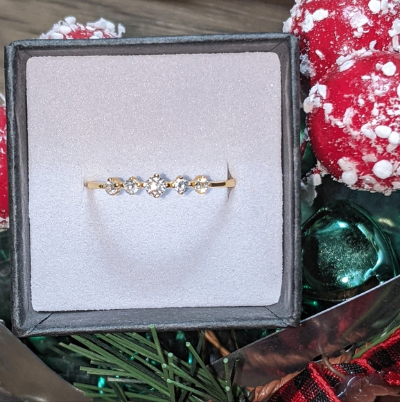 Sparkling Ring - Picture 3 of 3